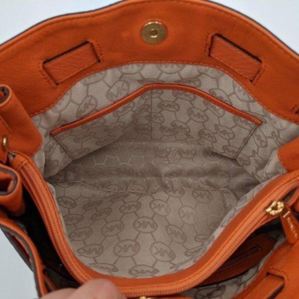 Michael Kors women's Hamilton orange leather signature liner‎ shoulder bag - Picture 7 of 13